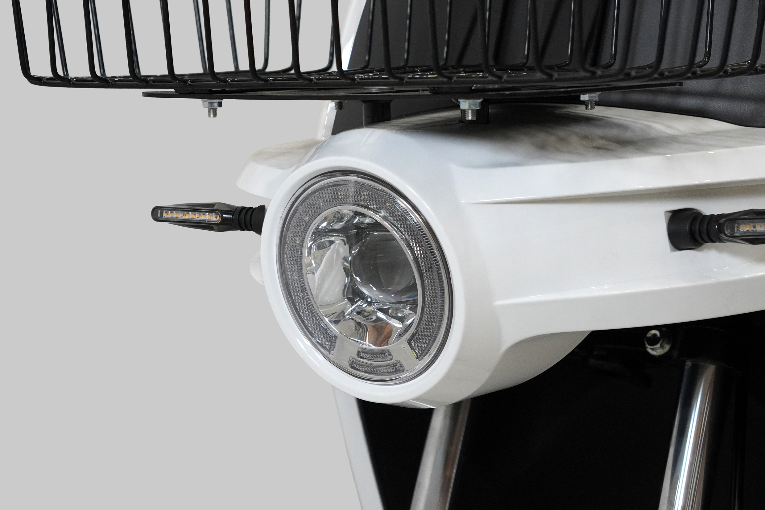 明るい大型LEDヘッドライト